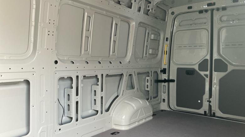 Volkswagen Crafter Cr35 Lwb Diesel Fwd 2.0 TDI 140PS Commerce Plus High Roof Van